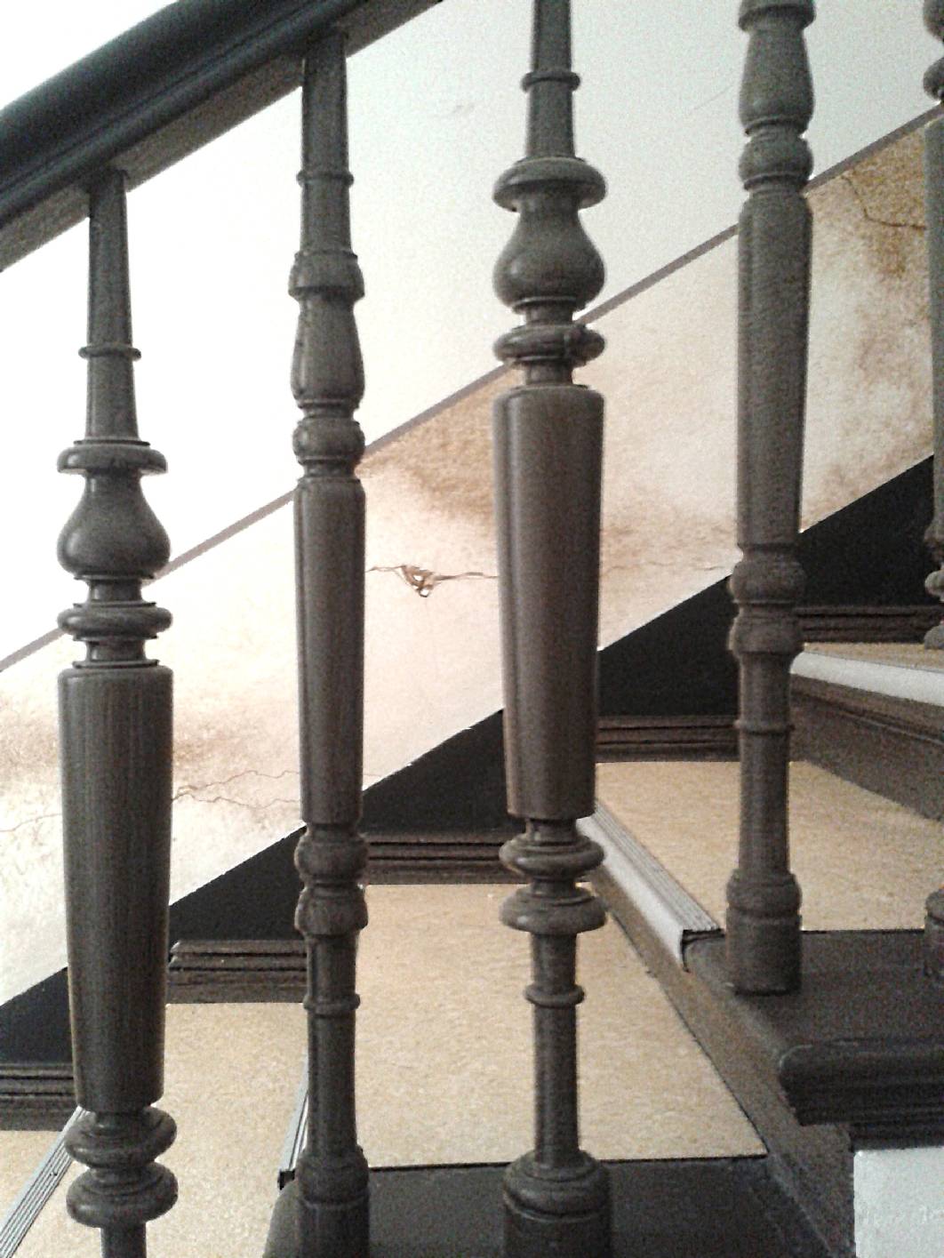 Deckenmalerei, Marmorimitation, Marmorierung, Kalkspachtel, Spachteltechnik, Schablonentechnik, Jugendstil  Treppenhaus, Treppenhaus Berlin, Gründerzeit Treppenhaus Berlin, Malerarbeiten Berlin, Maler Berlin, Restaurierung Berlin, Schablonen, Lasur, Lasuren, Kreuzberg, Prenzlauer Berg, Charlottenburg